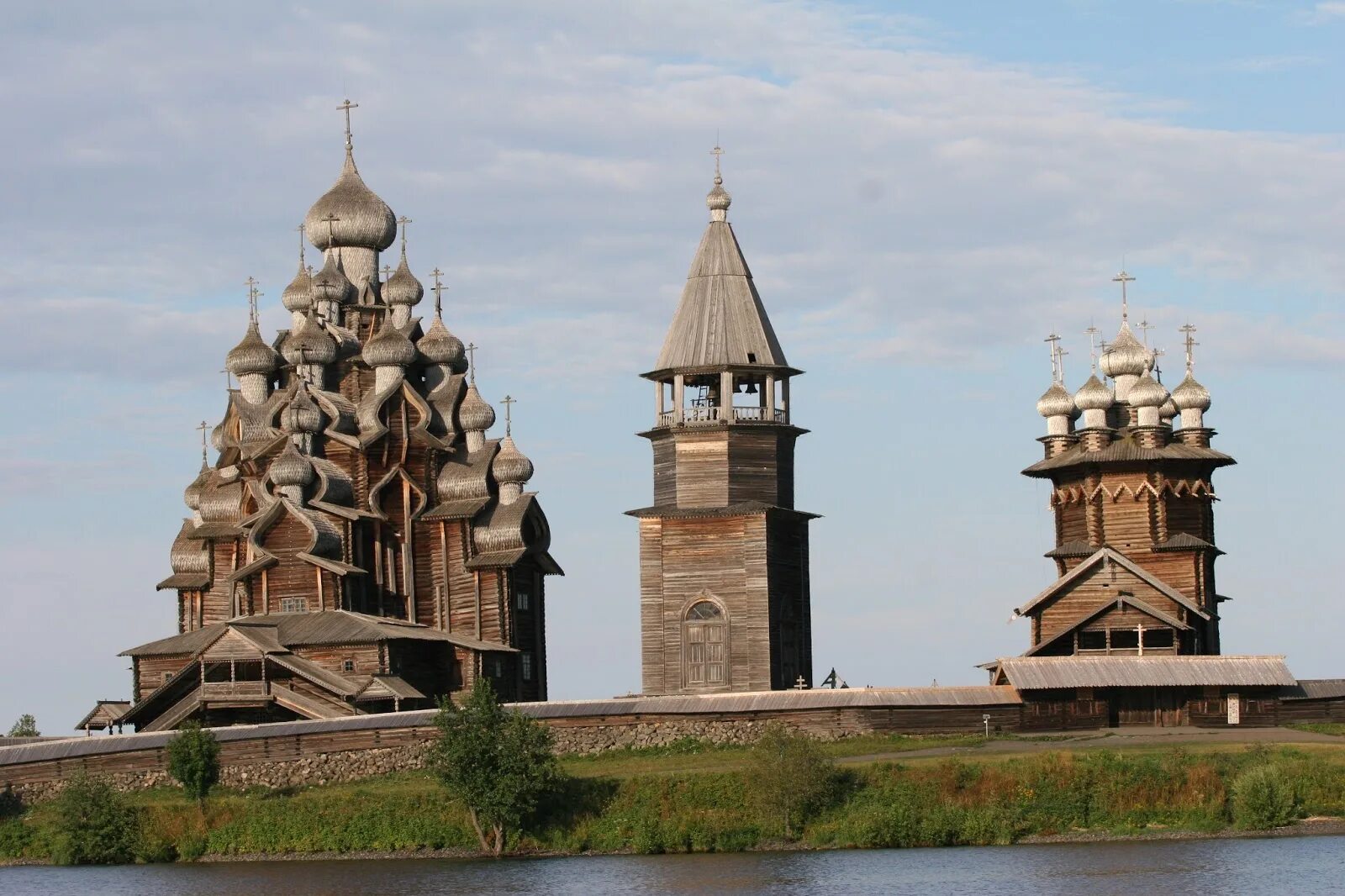 Кижи объект культурного наследия. Кижи Кировская область. Кижи культурное наследие России год. Шатровая колокольня Кижского погоста. Культурное наследие нашей страны