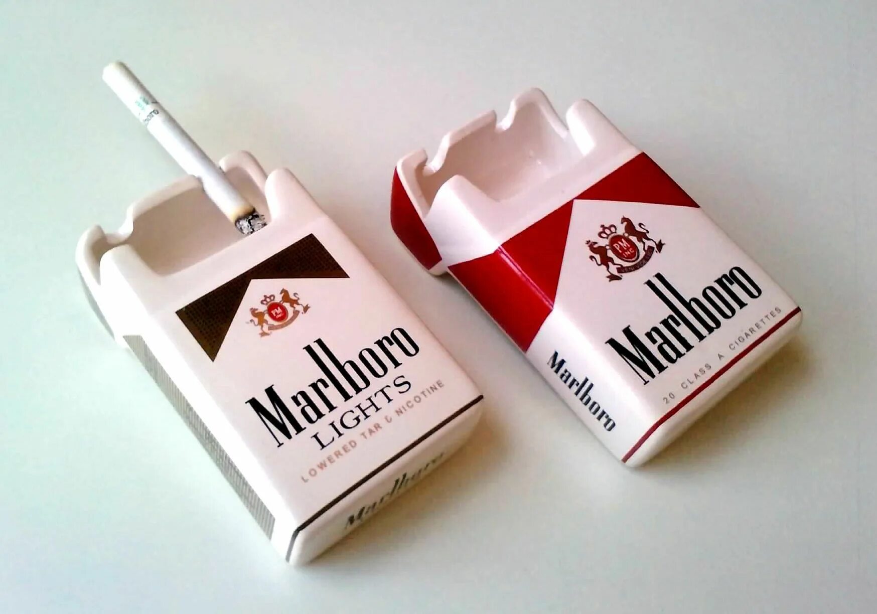 Сигареты с белым фильтром. Сигареты Мальборо с белым фильтром. Сигареты Мальборо СССР. Колонка в виде пачки сигарет. Мальборо сигареты фильтр.