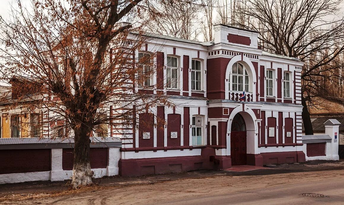 Борисоглебск здания. Архитектура города Борисоглебска Воронежской. Борисоглебск Воронежская краеведческий музей. Техническое железнодорожное училище Борисоглебск. Архитектура Борисоглебска Воронежской области.