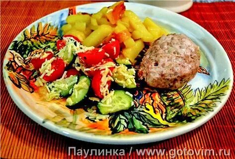 Картошка тушеная с котлетами