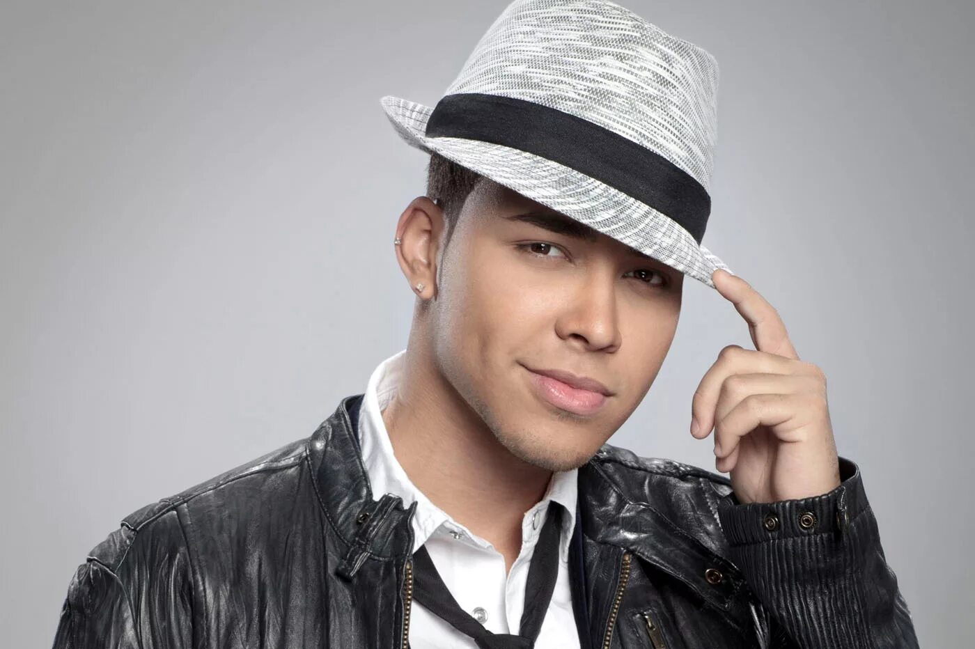 Песня мужчины певец. Prince Royce. Prince Royce певец. Prince певец фотосессии. Принц Ройс фото.