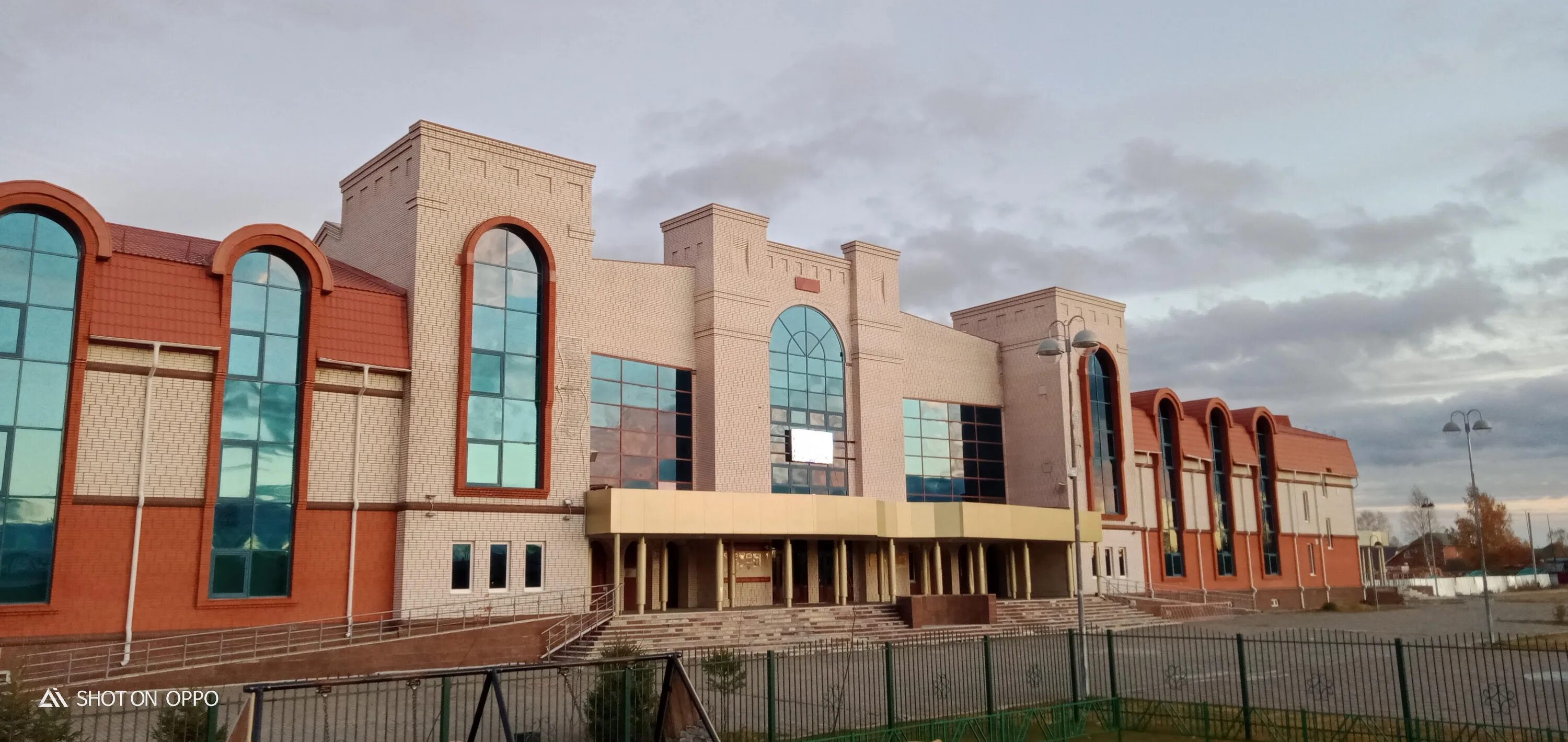 междуреченский пгт центр. игумницевский дом культуры междуреченского района. куйтун рдка кадинский. дворец культуры и искусств конда. рдки междуреченский.