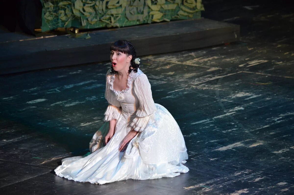 свадьба фигаро нетребко. барбарина свадьба фигаро. моцарт ария фигаро. свадьба фигаро ария барбарины. опера свадьба фигаро барбарина ария.