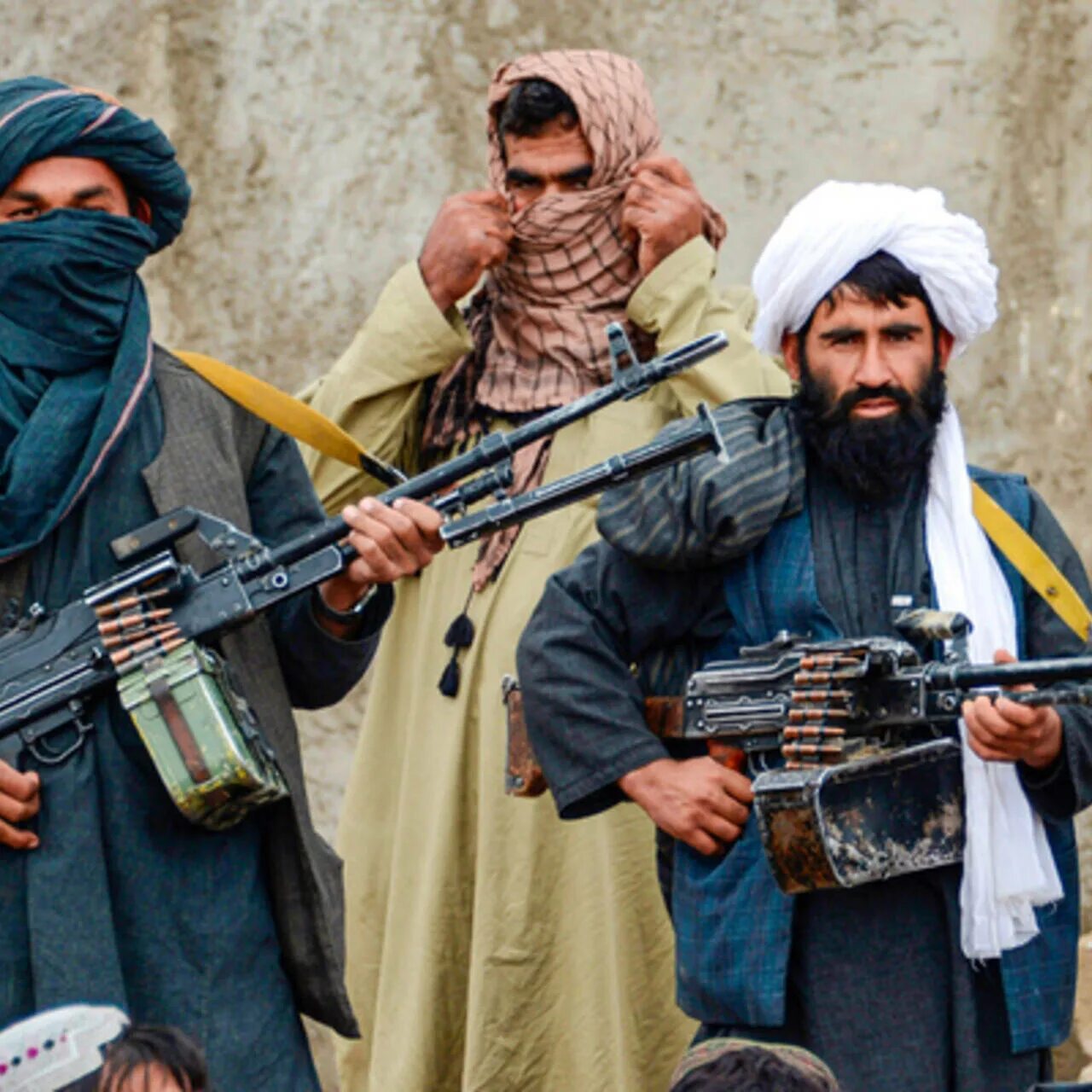 Террористы сейчас живы. Афганистан талибы платки. Шарф талибов.
