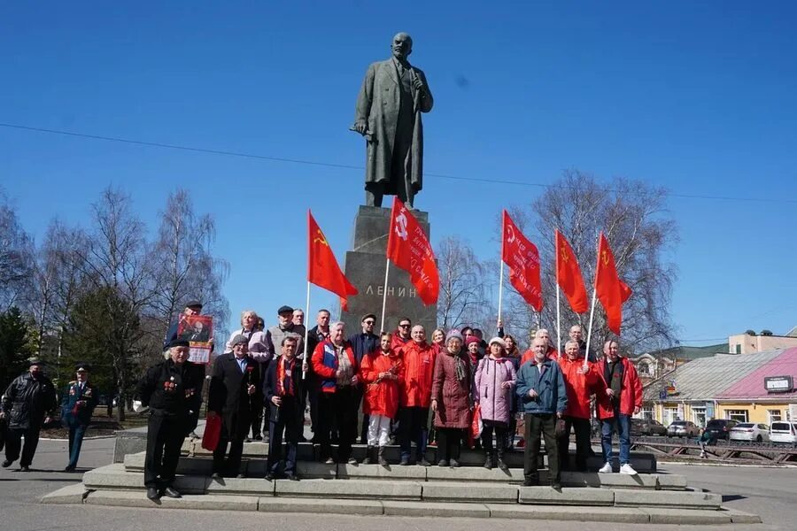 Памятник маленькому Ленину в Вологде. День рождения Ленина Дата рождения. 22 Апреля день рождения Ленина в Бердянске. 152 Года со дня рождения Ленина.