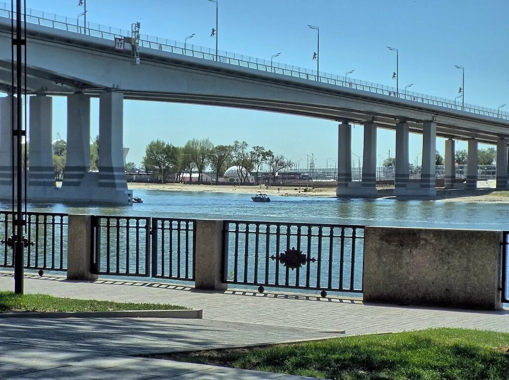 Ростов мост через реку дон. Ворошиловский мост набережная. Ростов на дону вид с ворошиловского моста. Мост через реку дон в ростове на дону. Ворошиловский мост ростов.