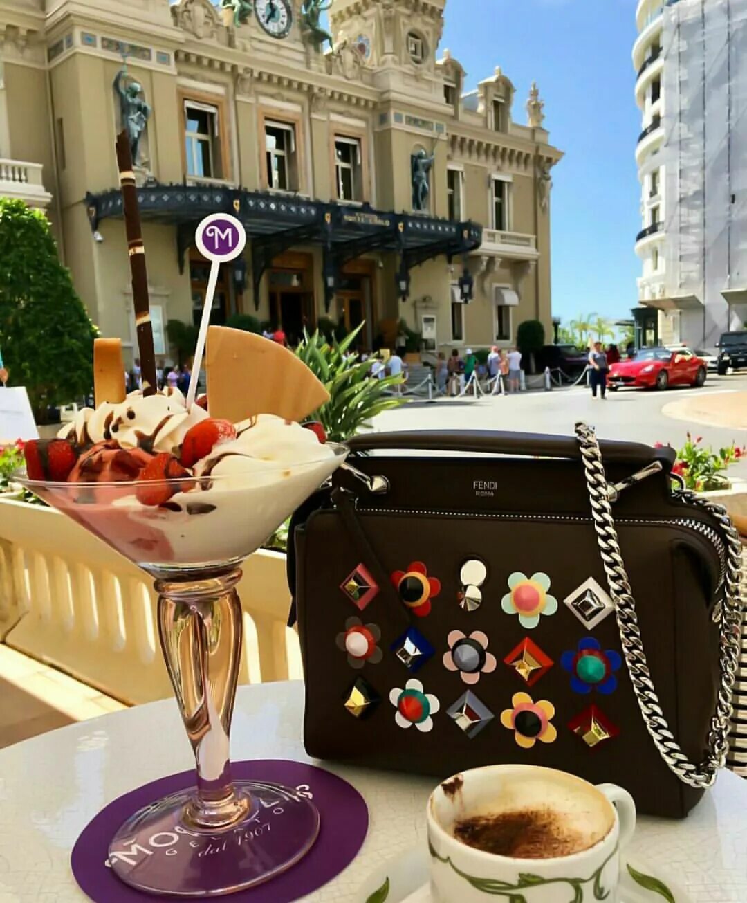 Кофе роскошь. Богатая девушка в ресторане. Завтрак роскошь. Rich girls tumblr cafe. Лакшери еда.