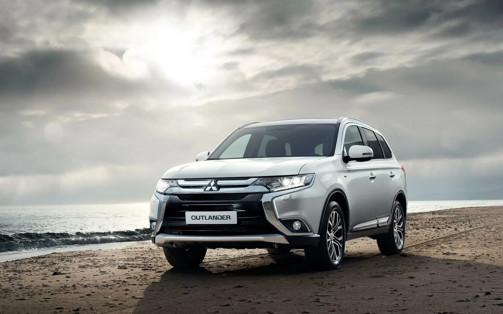 Сколько стоит мицубиси аутлендер. Митсубиси Аутлендер 2015. Mitsubishi Outlander 2015. Mitsubishi Outlander 2016. Митсубиси Аутлендер 2016.