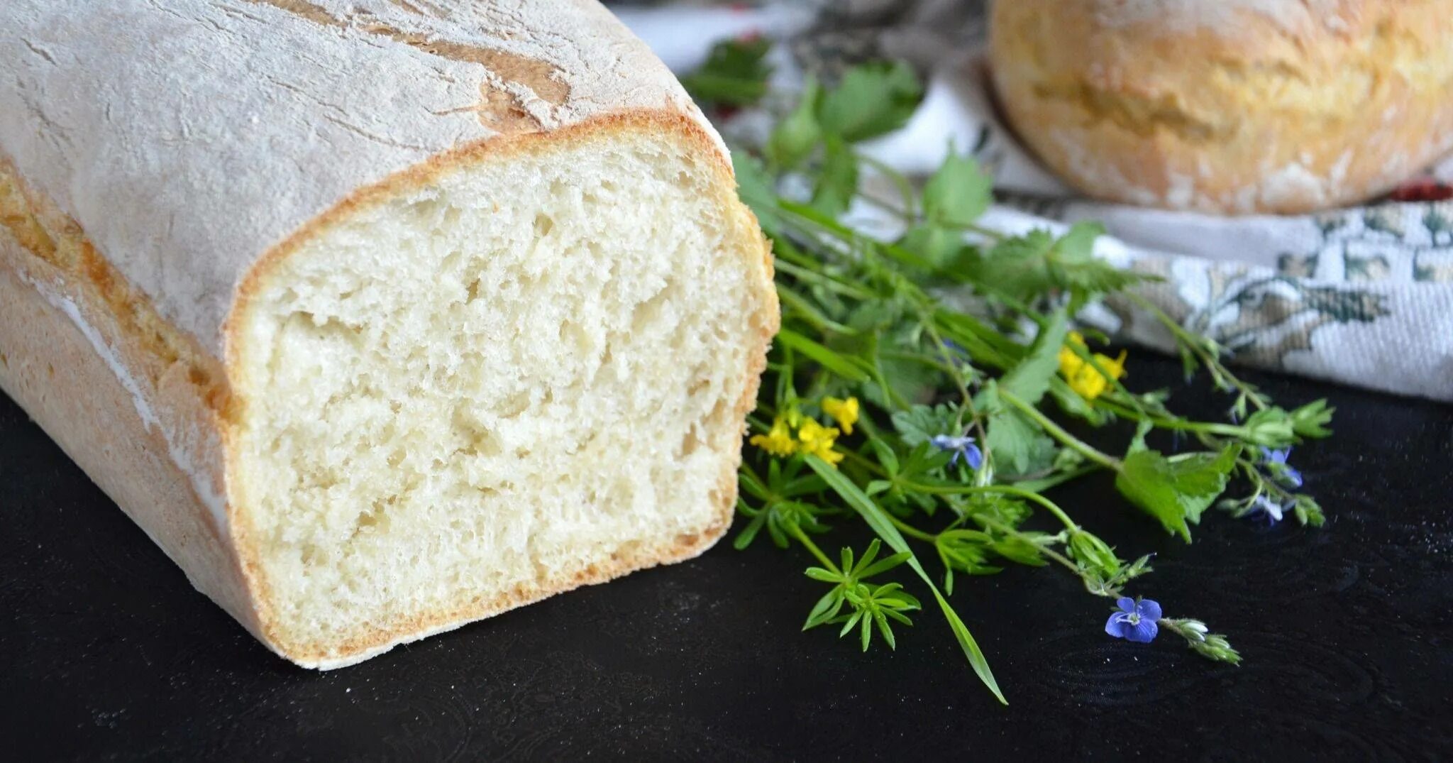 Хлеб. Домашний хлеб. Белый пшеничный хлеб. Белый хлеб в духовке.