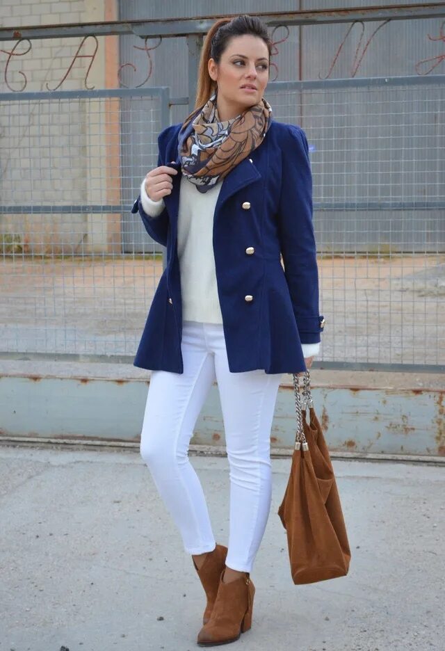 синяя куртка с шарфом. шарфик под синюю куртку. синий пуховик с шарфиком. синяя куртка какой шарф. шарф под куртку.