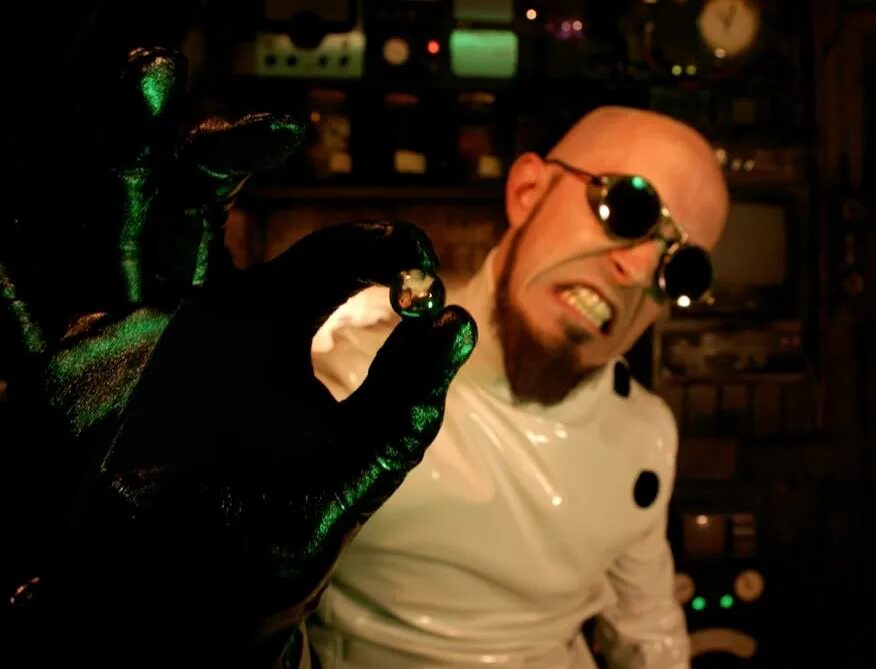 Dr steel. People of earth dr steel. Доктор стилл. Steel avatar. Стил доктор это не ваш.