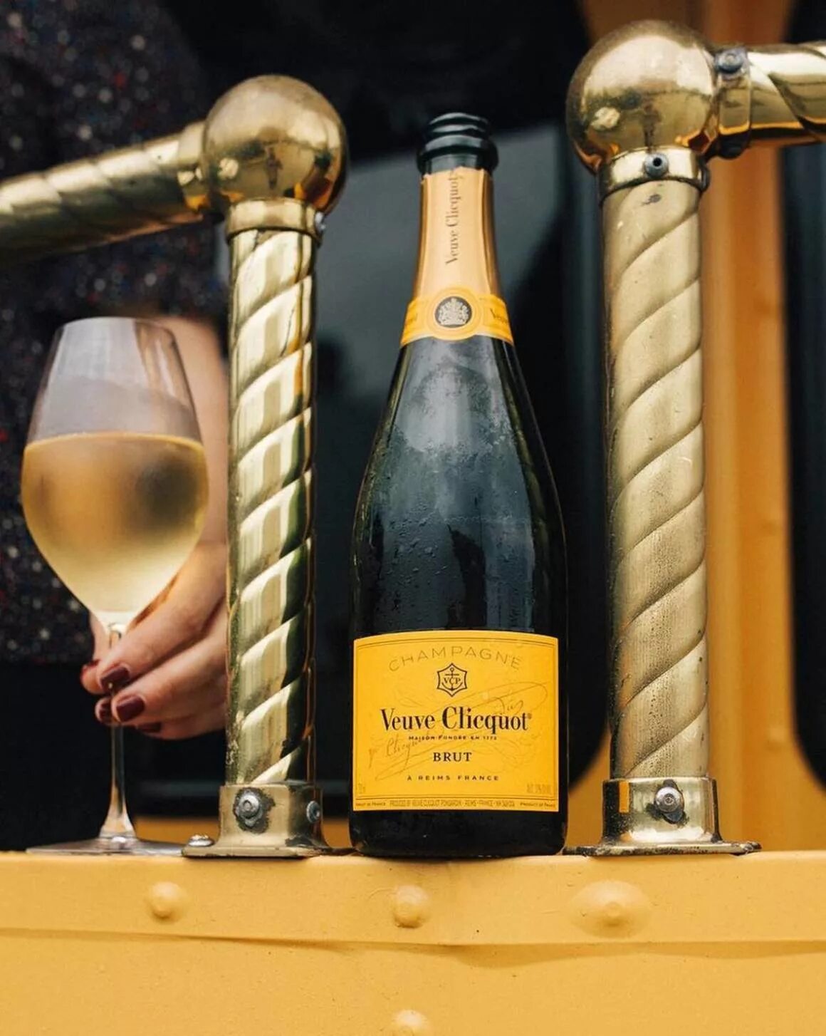 Клико фото. Клико фото. Шампанское "veuve clicquot ponsardin" (вдова клико понсардин). Шампанское вдова кличко. Вдова клико шампанское.