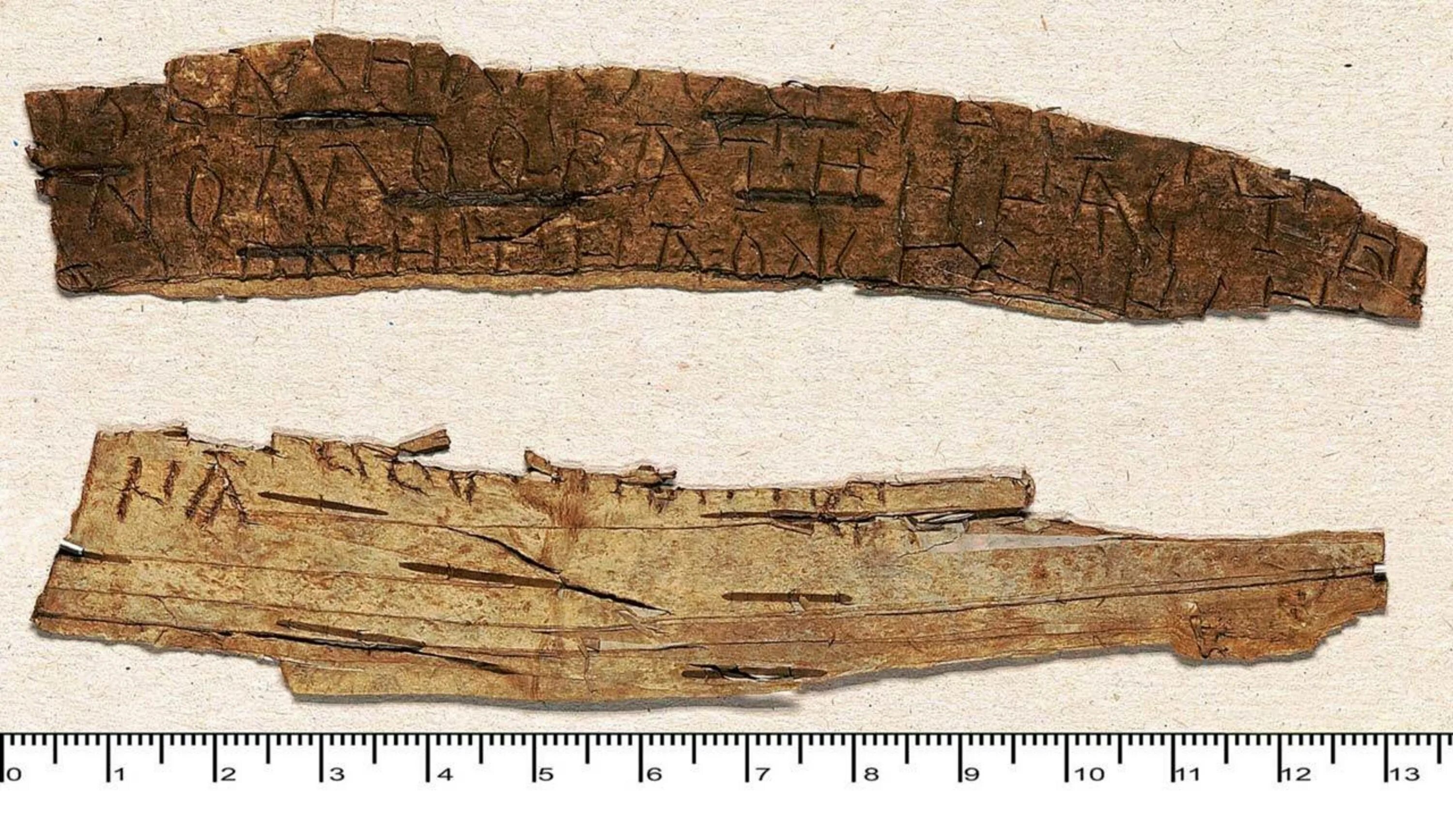 Берестяные грамоты 11 века новгородские. Берестяные грамоты 11-13 веков. Письменность древней руси берестяные грамоты. Берестяные грамоты 13 века. Новгородские берестяные грамоты.