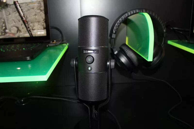 Купить микрофон razer. Микрофон Razer Seiren rz05-0127. Конденсаторный микрофон Razer. Кардиоидный USB-микрофон Razer Seiren x. Наушники Razer Seiren.