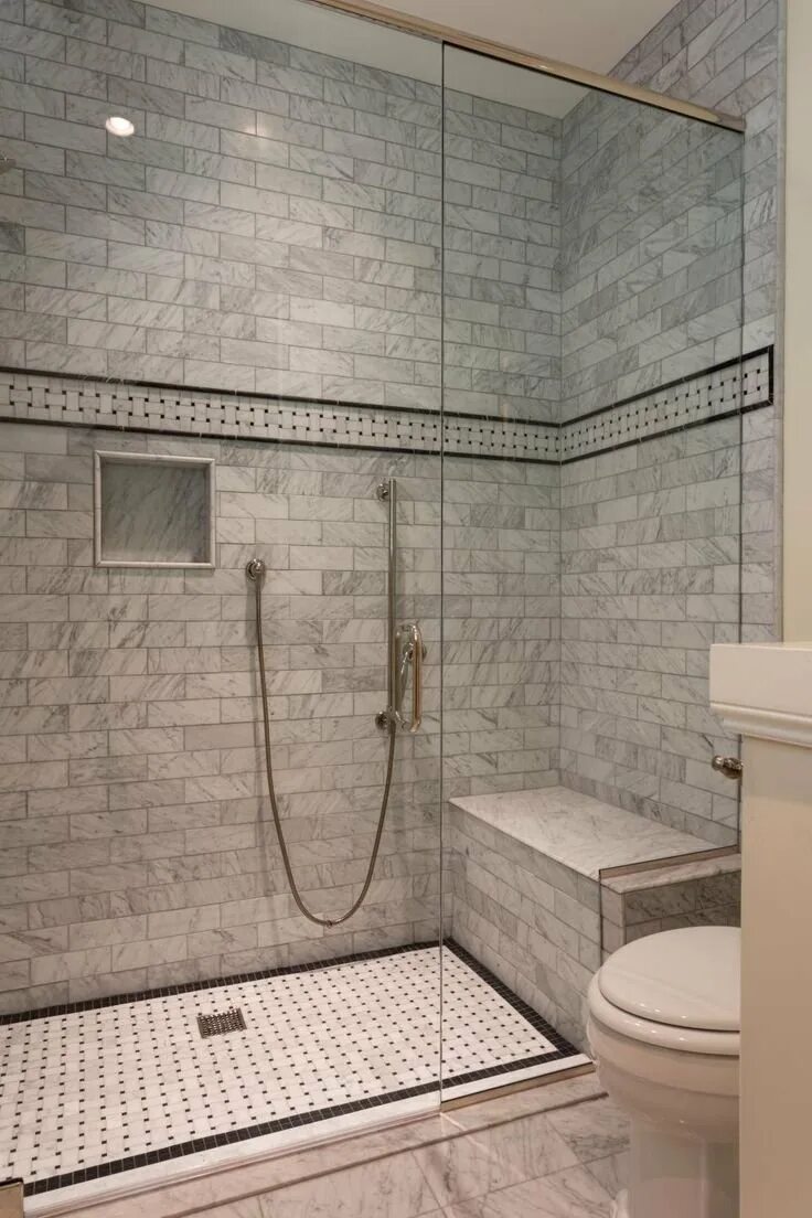 Душевая кабина без поддона 800х800. Ванная комната с душевой из пл. Ванная с душевой. Душевая кабина iz plitki. Душевая комната.