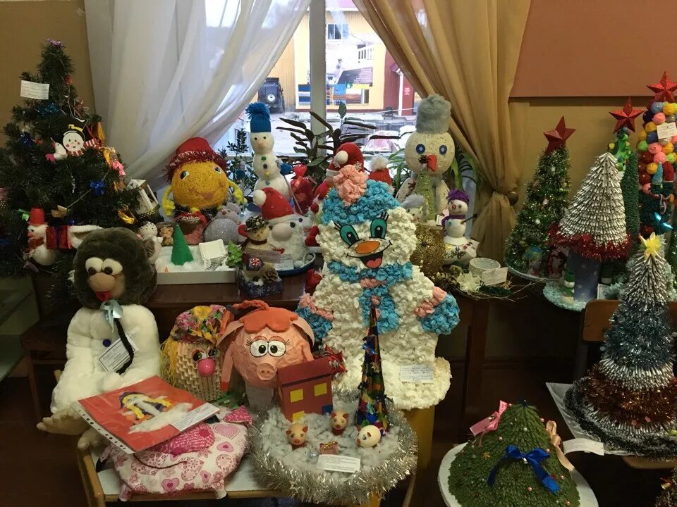 новогодняя поделка в детский сад на выставку. рождественские экспозиции. новогодняя поделка в детский сад на выставку. название новогодних поделок. рождественская выставка.