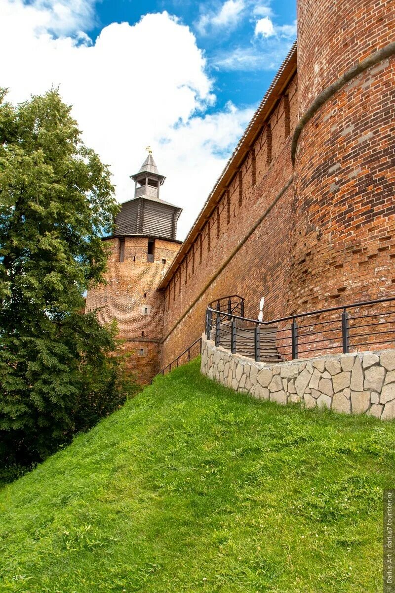 Стена кремля нижний новгород. Нижегородский Кремль Нижний Новгород. Новгородский Кремль Нижний Новгород. Нижегородский каменный Кремль. Кремлевская стена Нижний Новгород.