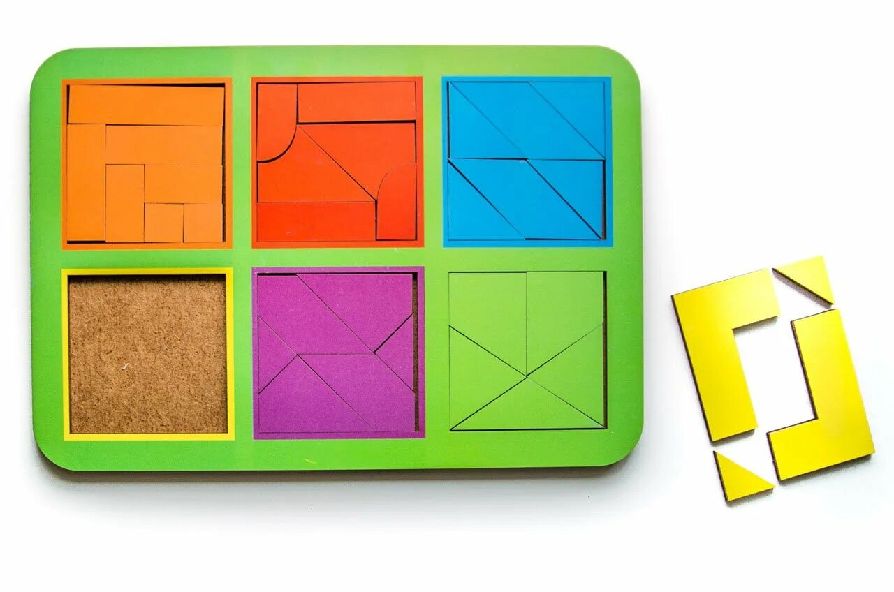 Игра квадраты никитина 1 уровень. Цветные квадраты. Сколько квадратов на рисунке. Фон клеточка разноцветная. Веселые геометрические фигурки.