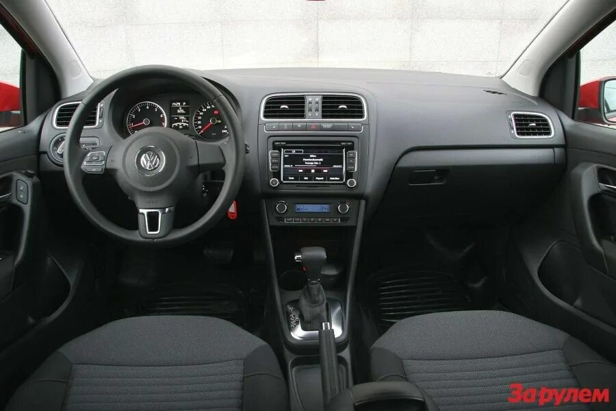 Wv polo 1.6. Volkswagen Polo sedan 2012 салон. Салон поло седан 2013. Фольксваген поло седан 2012 салон. Volkswagen Polo 2010 седан салон.