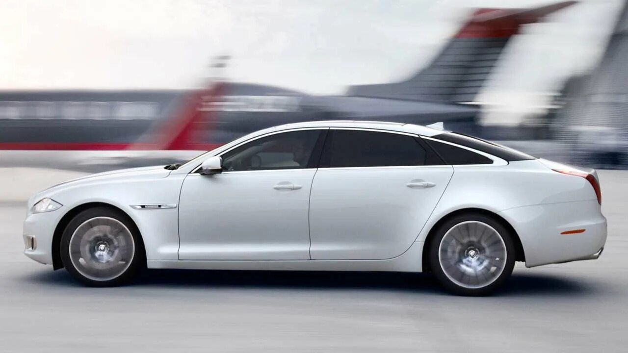 Ягуар xjl 2016. Jaguar xj 2009. Jaguar xj обои. Ягуар xj 2009 машина. Новый ягуар xj 2022.