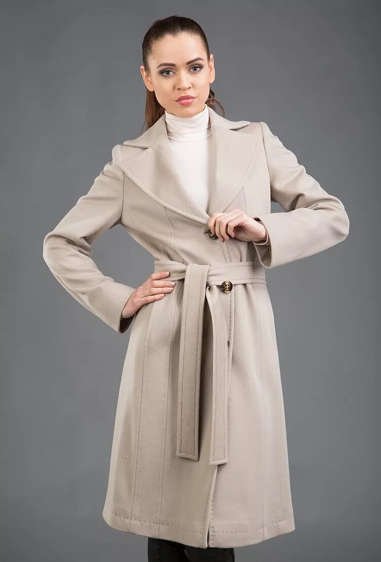 Пальто осеннее классика женское. Классическое бежевое пальто. Итальянские пальто. Пальто итальянское женское.
