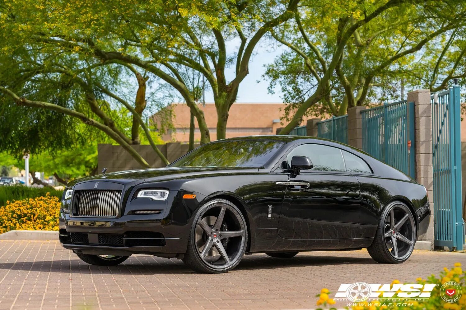 Диски роллс ройс. Rolls Royce Wraith Vossen. Rolls Royce Wraith диски. Rolls Royce Wraith диски r21. Rolls-Royce Wraith колесо.