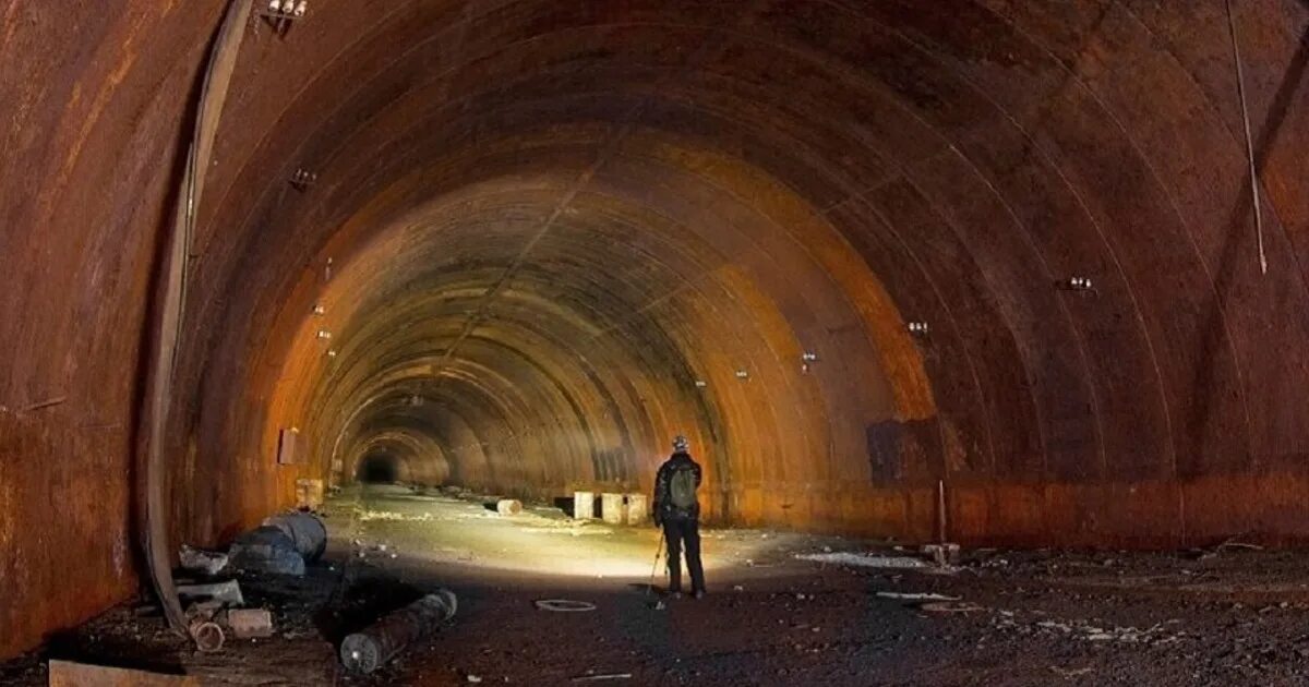Подземная дорога то. Заброшенный тоннель в Арктике с огромными габаритами. Гигантские тоннели. Заброшенный тоннель Борисово. Транспортные тоннели.