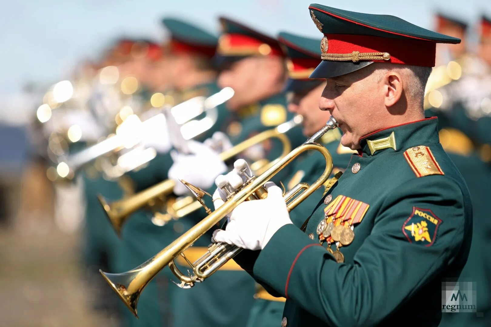 Военные праздники россии февраль. Военный оркестр. День военно оркестровой службы. Российский военный оркестр. Парад оркестров.