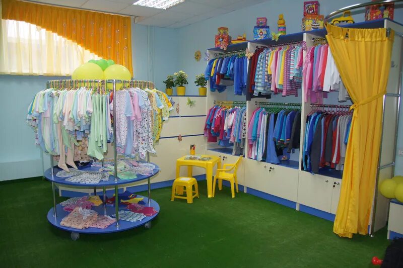 Детский магазин г. Детский отдел одежды. Оборудование для детского магазина. Оборудование для детского магазина одежды. Маленький отдел детской одежды.