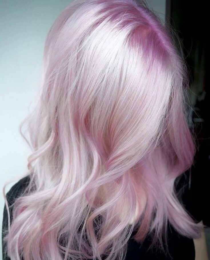 Розовая тонировка. Розовый блонд тоника. Платиновый розовый цвет волос. Розовая краска. Блонд с розовым оттенком.