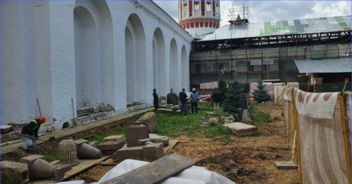 Реставрация новодевичьего монастыря. Некрополь новодевичьего монастыря. новодевичий монастырь спб кладбище. реставраторы новодевичьего монастыря. разрушенный новодевичий монастырь.