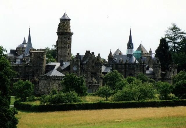 Замок льва. Замок льва. Замок лёвенбург в германии. Замок льва – лёвенбург внутри. Замок в касселе.