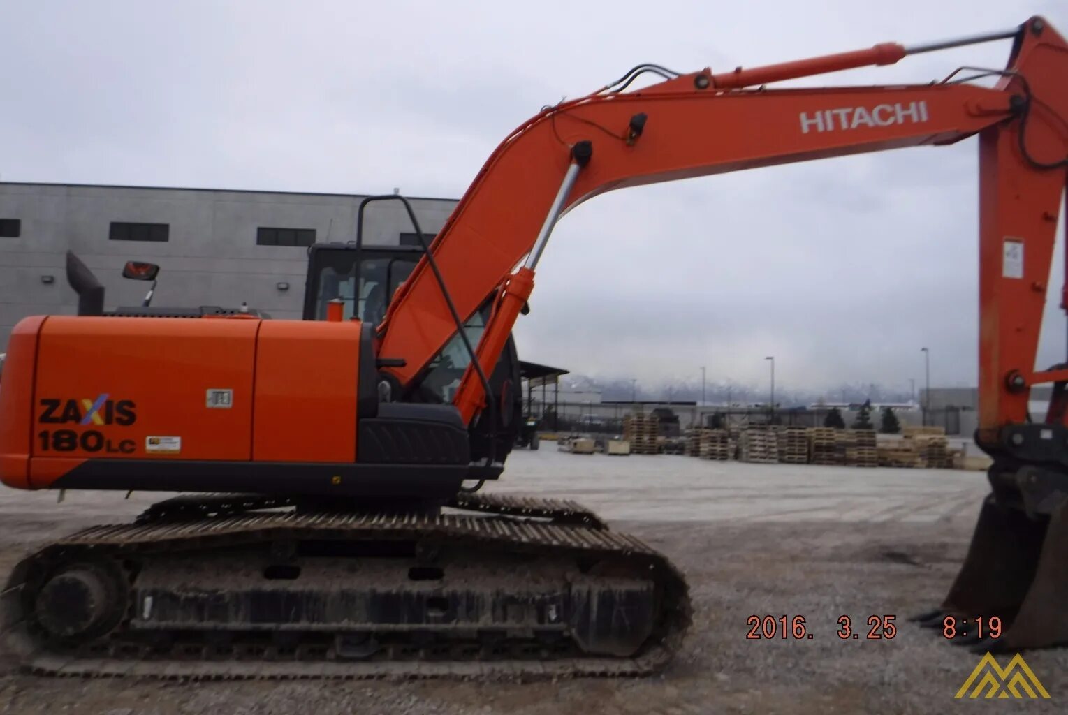 Экскаватор хитачи бу. Hitachi 180. Hitachi 180 габариты. Экскаватор гусеничный Hitachi 180. Экскаватор Хитачи 180 габариты.