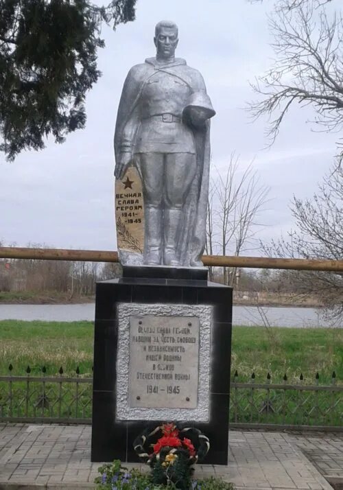 Погода курганинск михайловская. Памятник ст Михайловская Курганинский район. Памятник красное поле. Красное поле Курганинский район. Станица Михайловская Курганинский район.