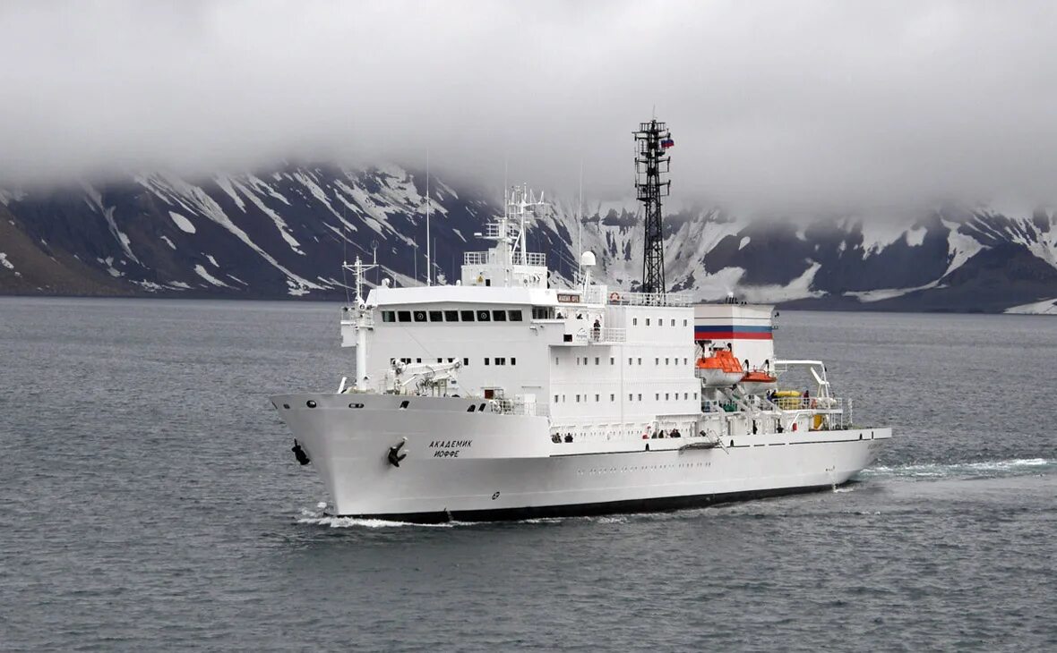 Российское судно «академик иоффе» арестовано в дании. Нис академик иоффе. Российское судно «академик иоффе» арестовано в дании. Торговое судно спарта 2. Арестовано судно.