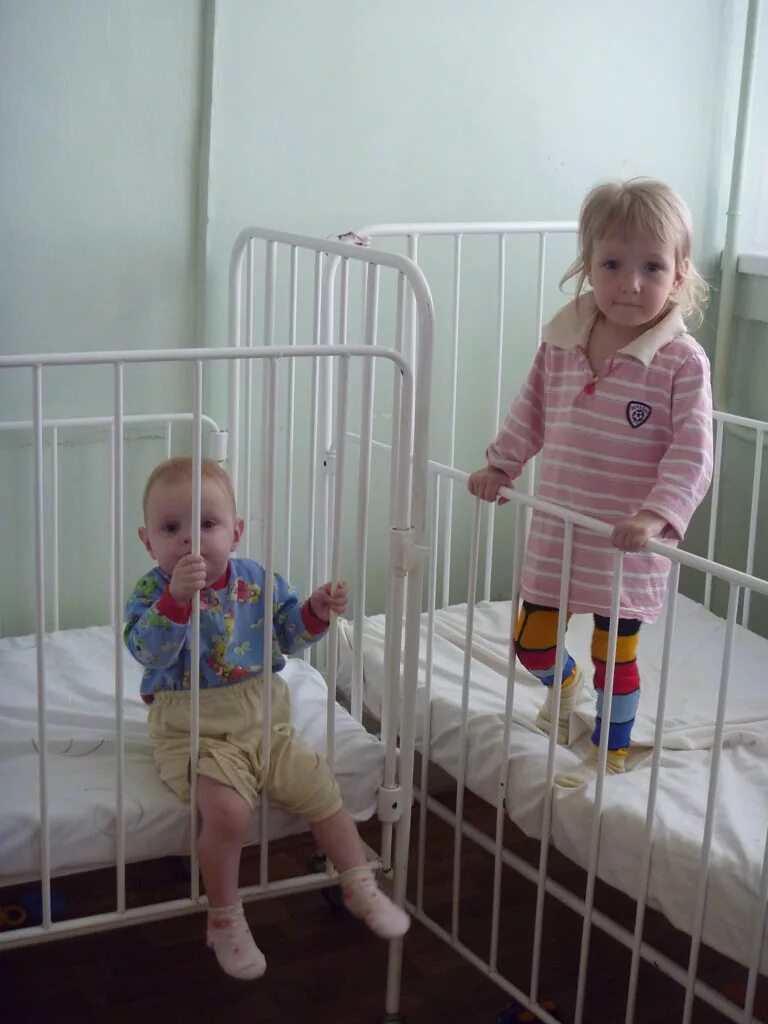 жизнь детей в доме малютки. дом малютка как живут. дети в доме малютки. город боровичи дом малюток. дом малютки.