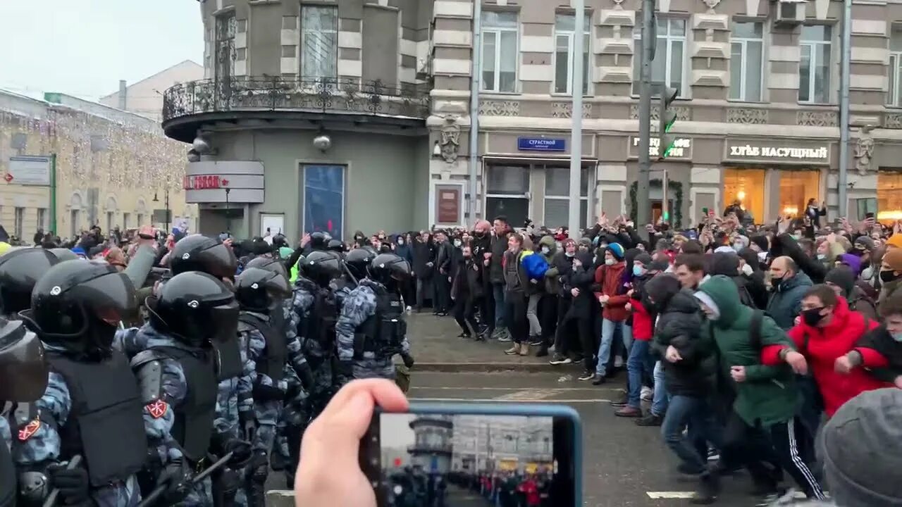 Митинг в москве 1. Москва протесты ОМОН 2021. ОМОН В Москве 2021. Несогласованный митинг в Москве. Протесты в Москве.