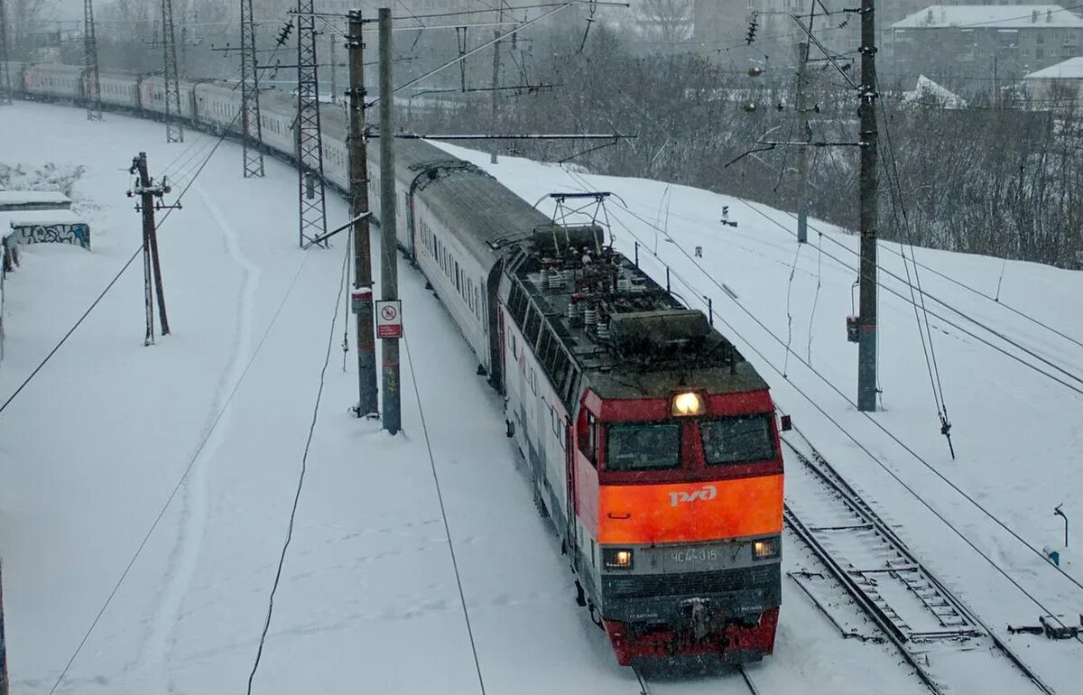 18 мая поезд. ЖД ЛНР. Поезд весной. Поезд Луганск. Поезд Донбасс.