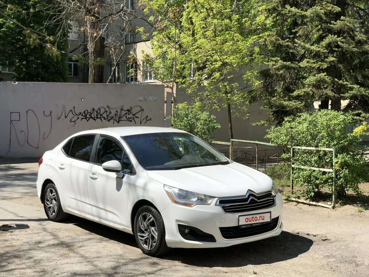 Белый citroen. Белый citroen. Citroen ds3 2010. Белый citroen. Белый citroen.