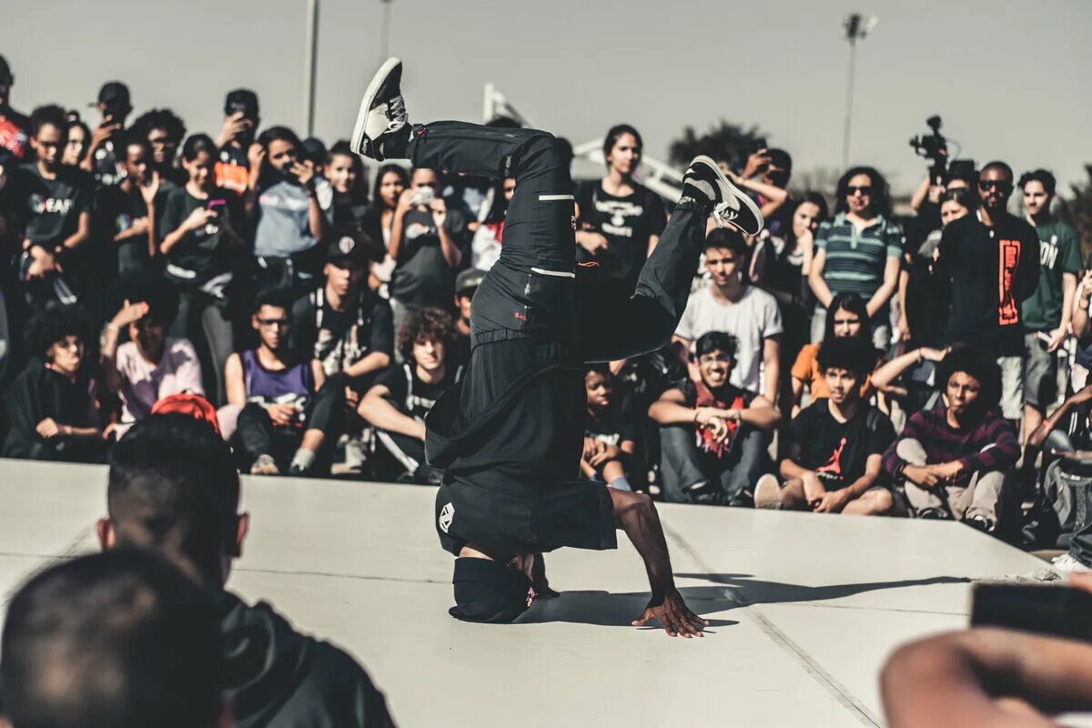 Bboy 1990. Субкультура хип хопа. Hip hop 8. Брейк данс 70-х годов нью йорк. Hip hop 8.