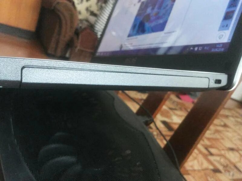 Как открыть дисковод на ноутбуке acer. Acer aspire e15 дисковод. ноутбук аквариус дисковод. асус x553s дисковод. дисковод леново без кнопки.