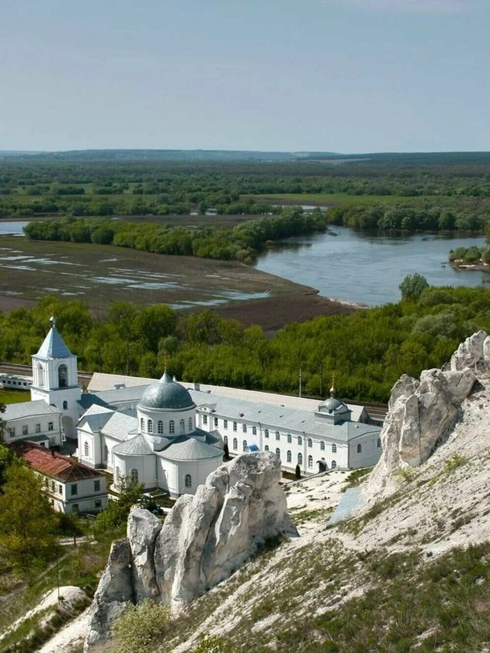 Свято-Успенский Дивногорский монастырь. Дивногорье Воронежская область монастырь. Дивногорский мужской монастырь. Свято Успенский мужской монастырь Дивногорье. Мужской монастырь воронежская область