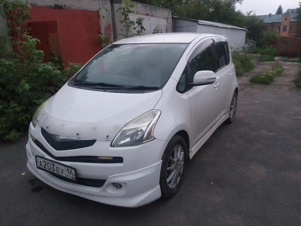 Toyota Ractis 2005. Тойота Рактис 100. Тойота Рактис 2005 год. Toyota Ractis 2005 года.