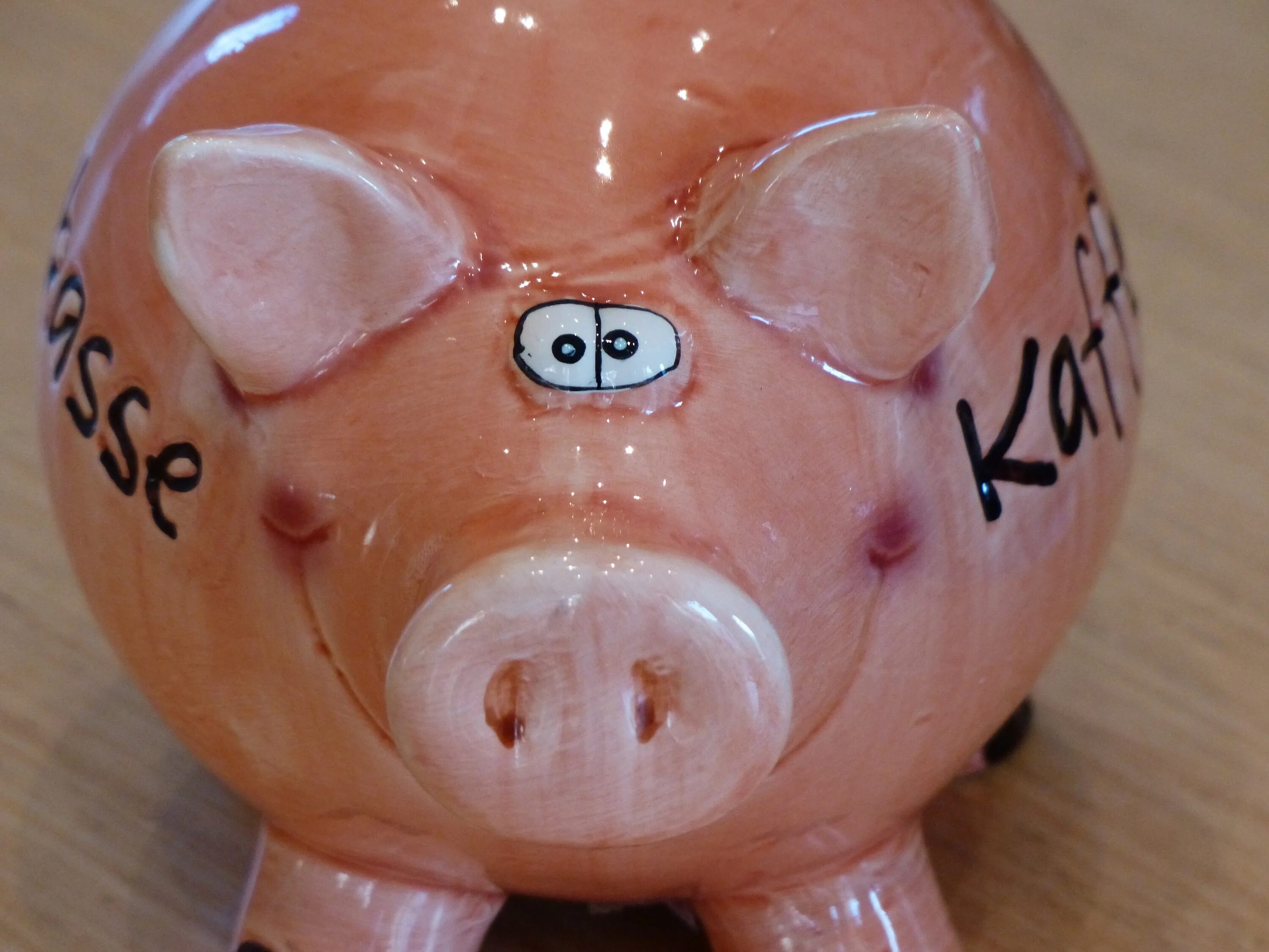 Piggy bank piggybank net ru. Свинья-копилка. Копилка «поросенок». Свинья копилка керамическая. Страшная копилка.