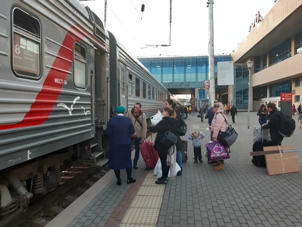 Купе поезда таврида двухэтажного. Гранд сервис экспресс двухэтажный вагон. Поезд 175х. Поезд москва симферополь. Поезд 175.