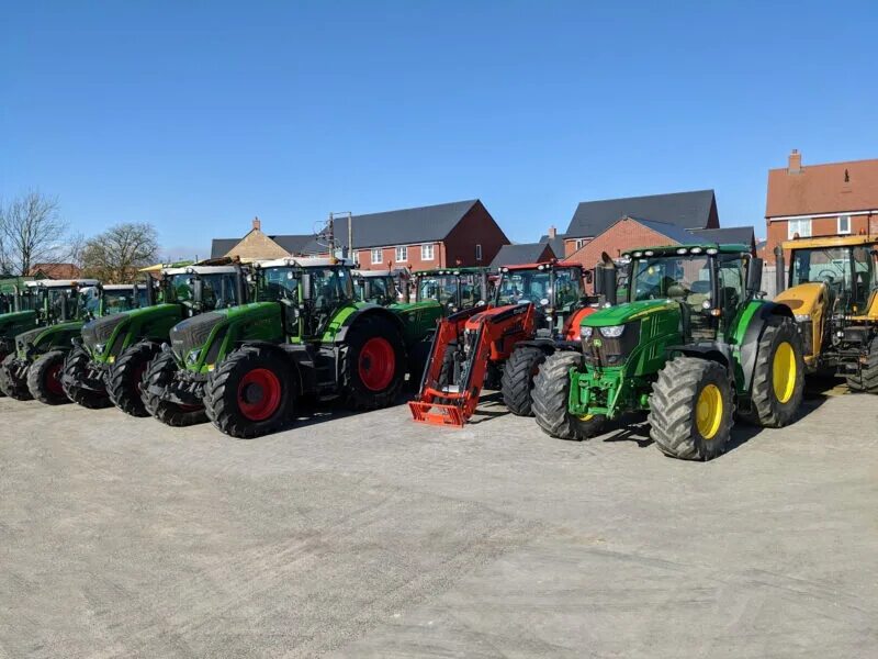Трактор fendt 2024. Сельскохозяйственная техника города. Сельскохозяйственная техника города. Сельхозтехника предприятия. Американская сельхозтехника.