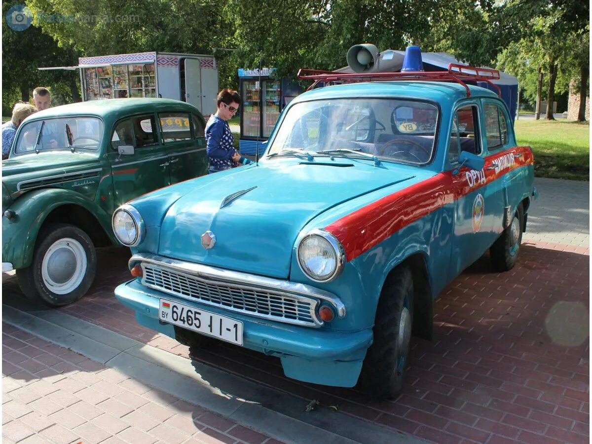 Старый москвич гаи. Старый москвич гаи. Москвич-412 volkspolizei. Газ 24 волга полиция. Старый москвич гаи.