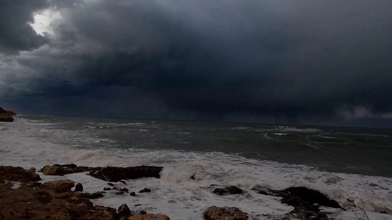 Черный берег песня. Черное море шторм. Каспийское море шторм. Штормовое море черное. Карское море шторм.