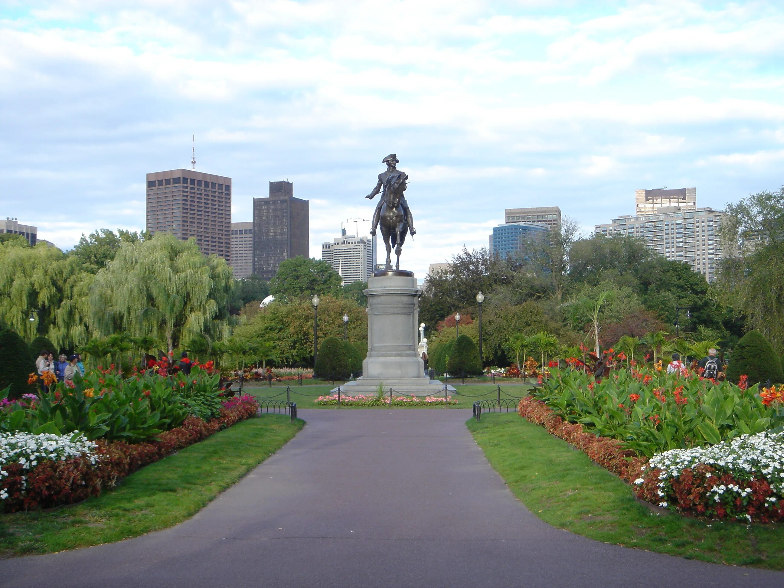 Public commons. Паблик Гарден Бостон. Бостон Коммон парк. Общественный сад Бостона. Бостон публичный парк.