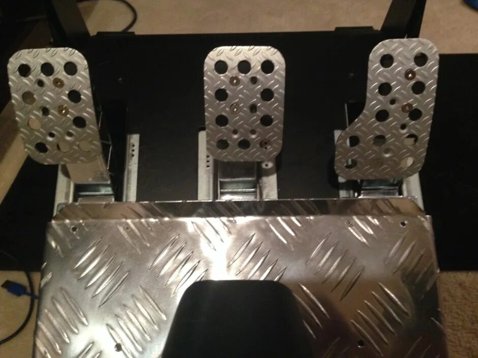 Руль dialog gw-201. Logitech g27 струбцина для педалей. Разбор педалей logitech momo. Logitech g923 педали. Пружины для педалей thrustmaster t3pa.